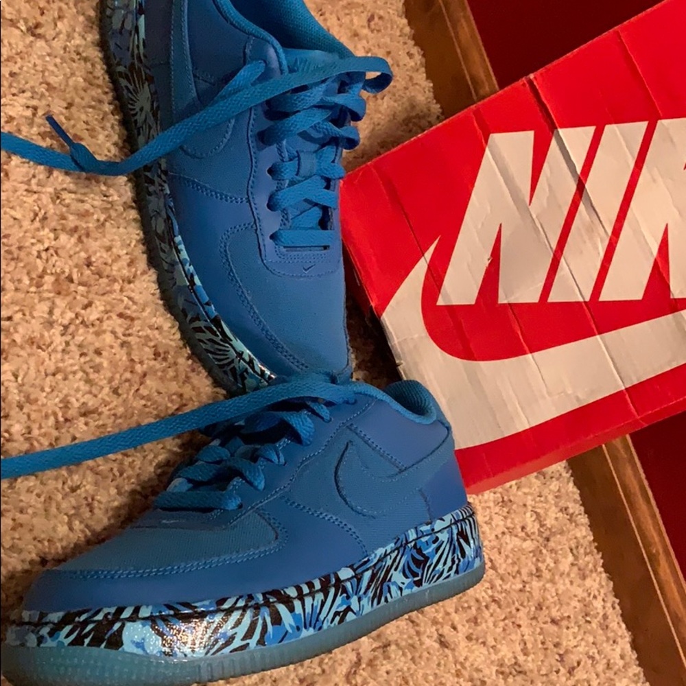 Nike gym shoes